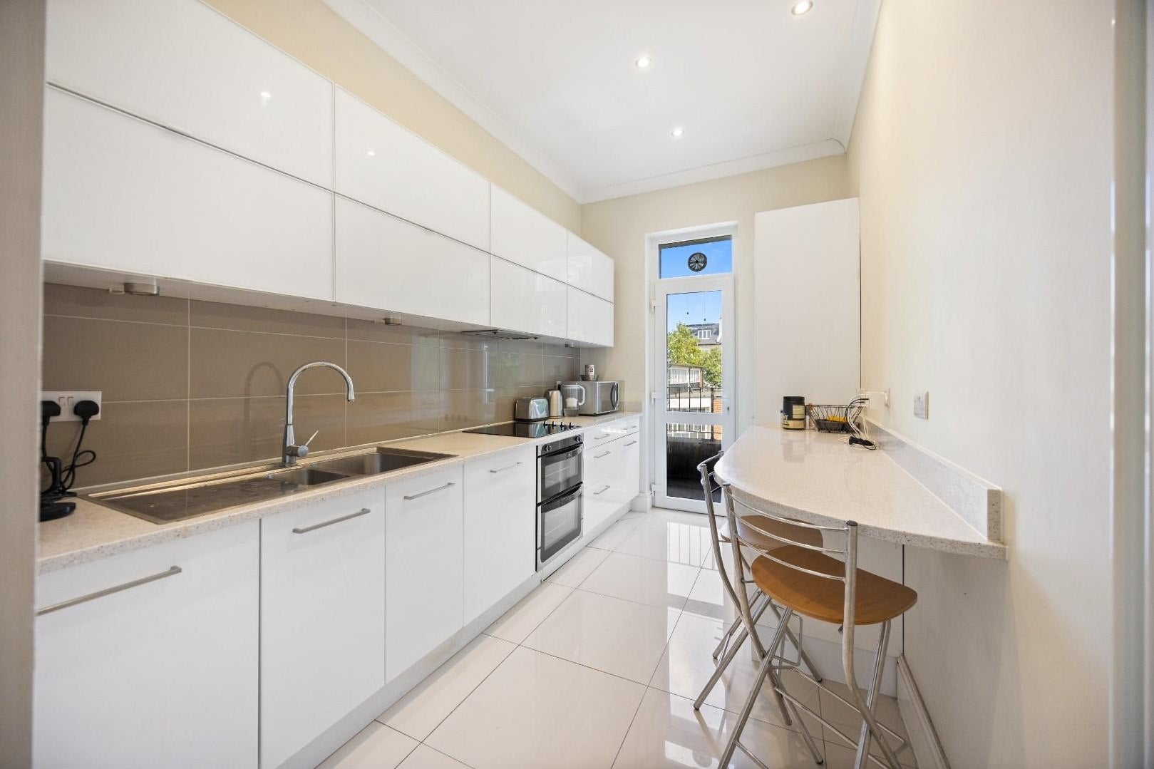 Flat Belsize Square in Greater London