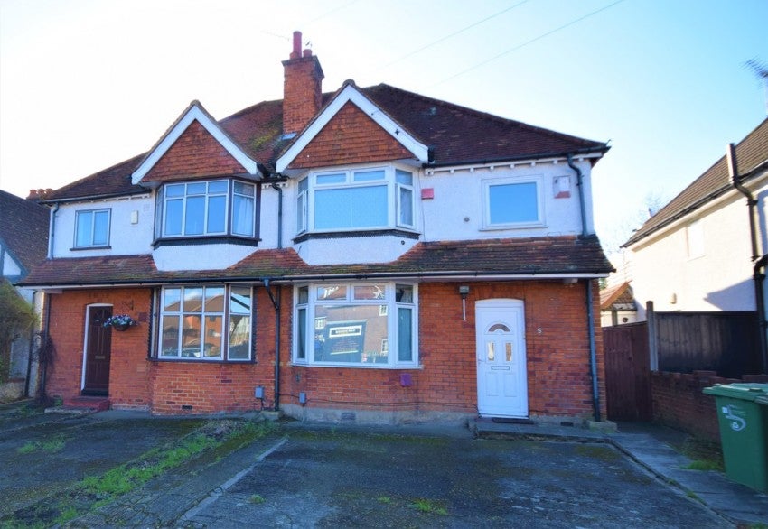 Flat Bridgehill Close in Guildford