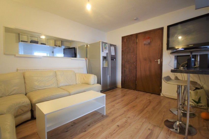 Flat Bridgehill Close in Guildford