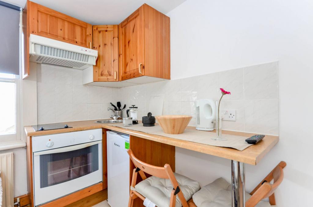 Room West Cromwell Road in Greater London