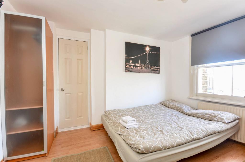 Room West Cromwell Road in Greater London
