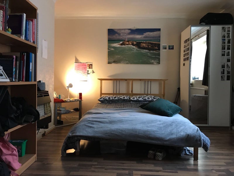 Room Knowles Place in Manchester