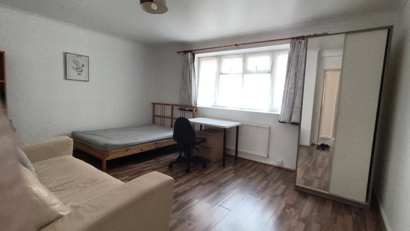Room Knowles Place in Manchester
