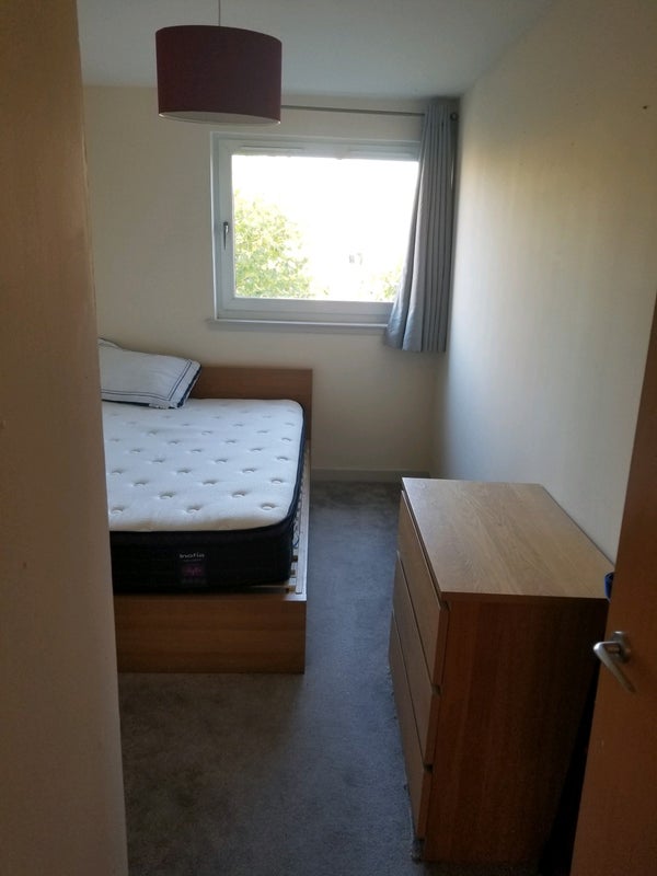 Room Firpark Close in Glasgow