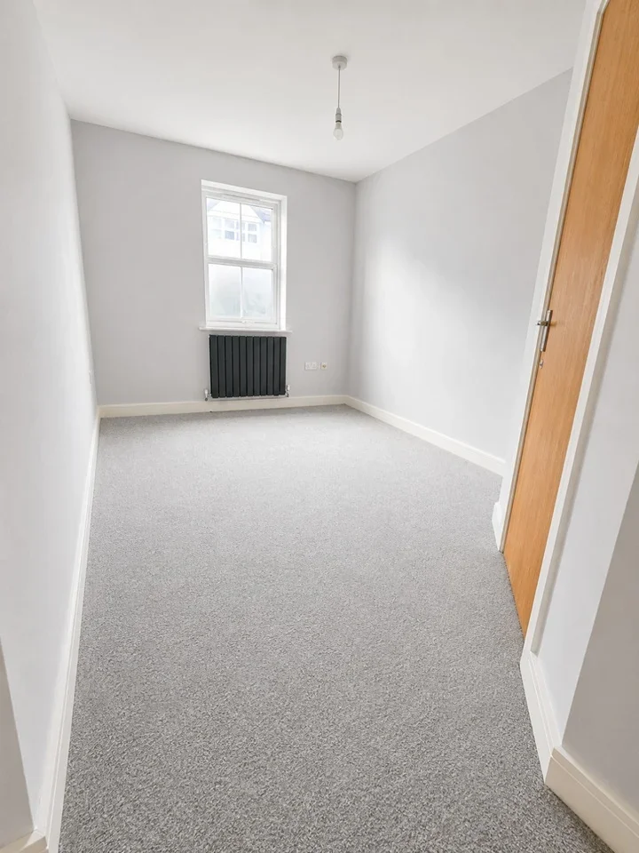 Flat Clydesdale Road in Greater London