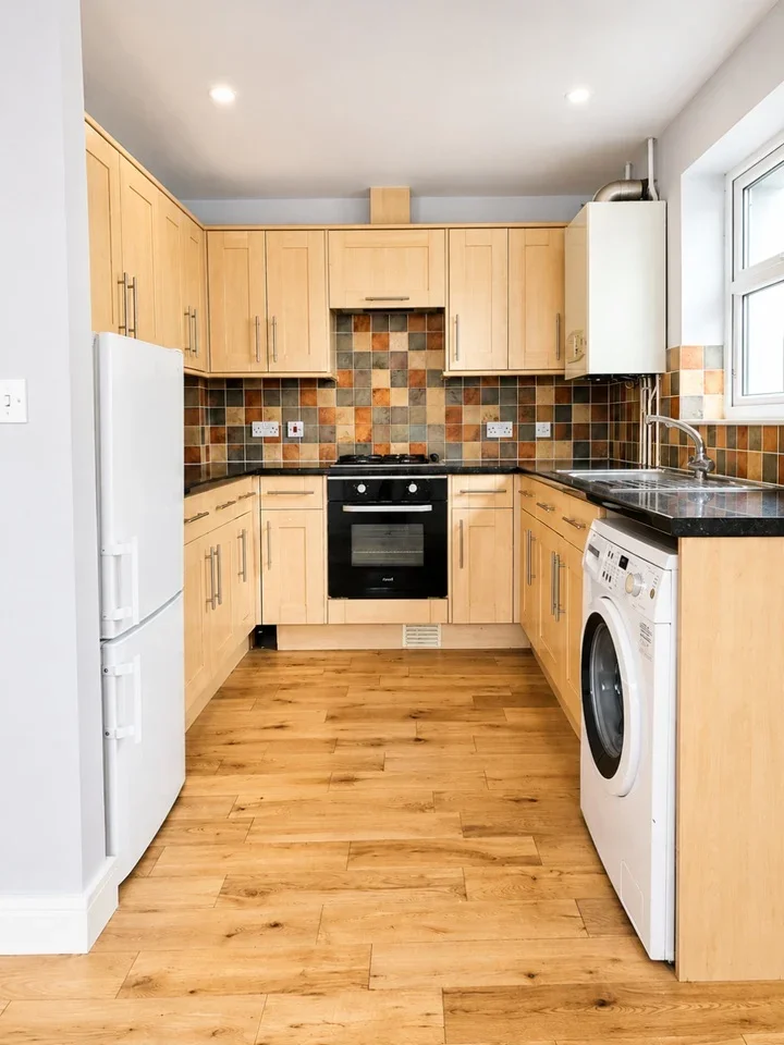 Flat Clydesdale Road in Greater London