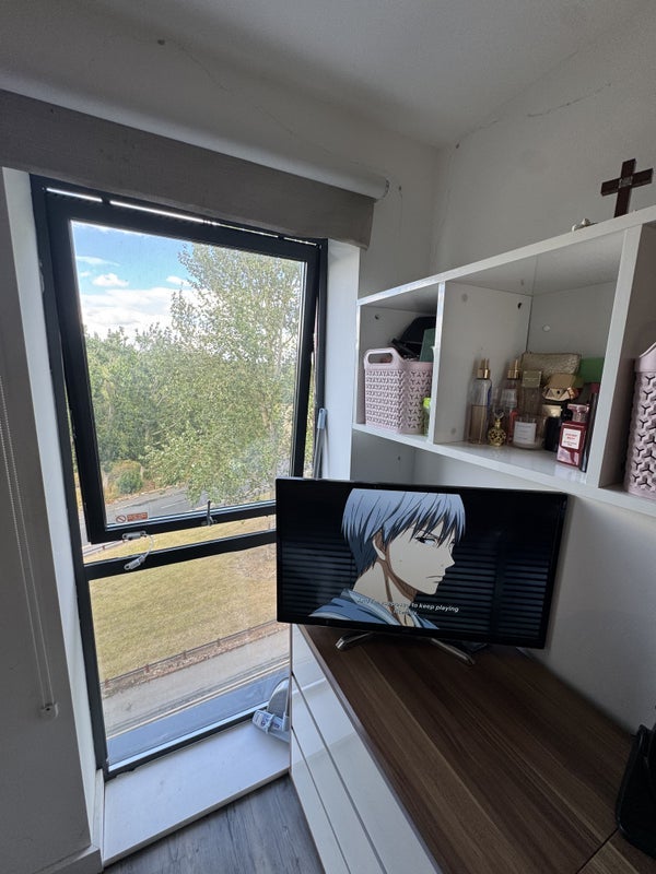 Room Servia Road in Leeds