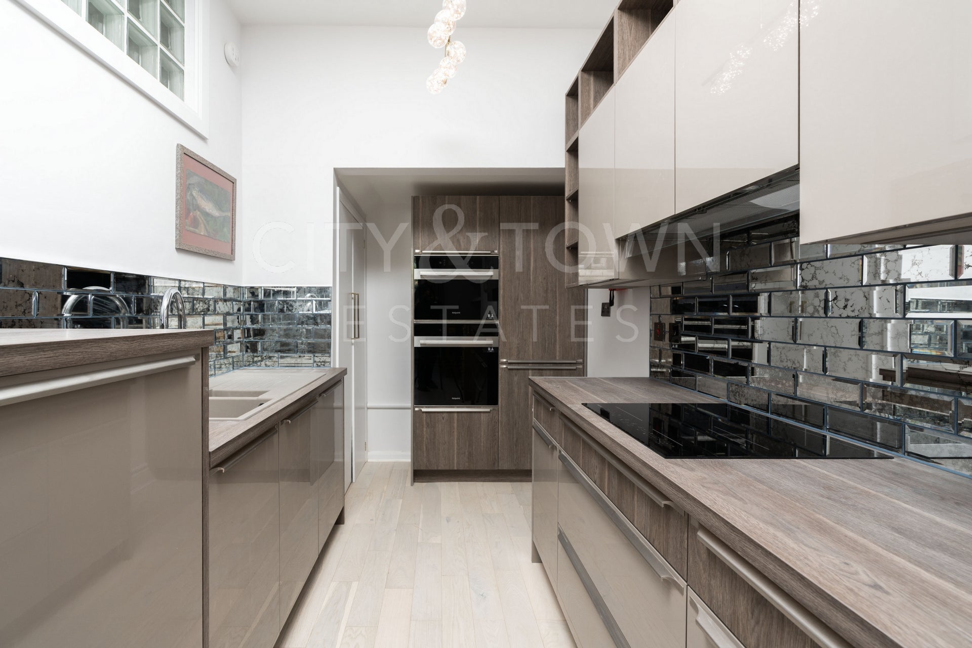 Flat Belsize Avenue in Greater London