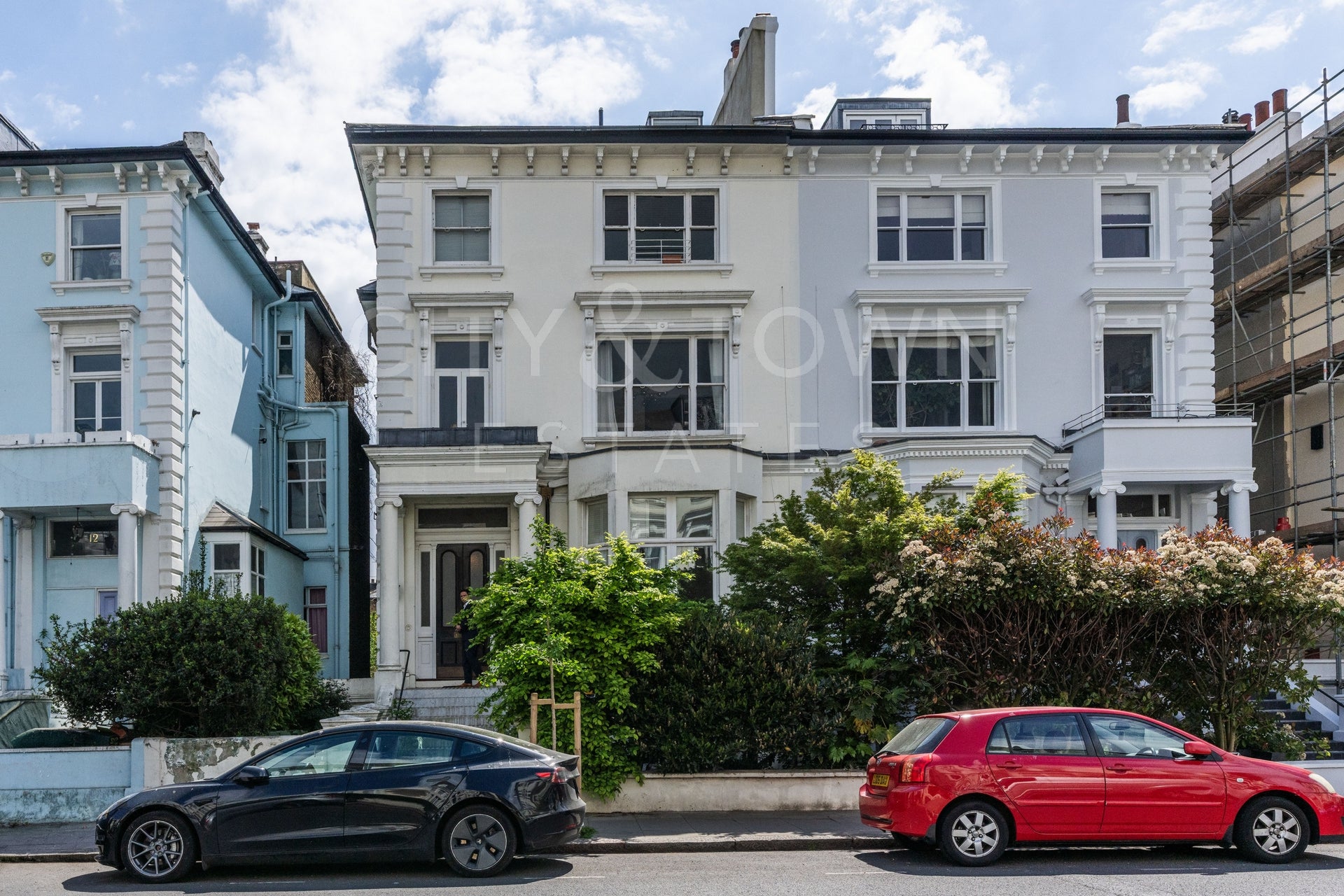 Flat Belsize Avenue in Greater London