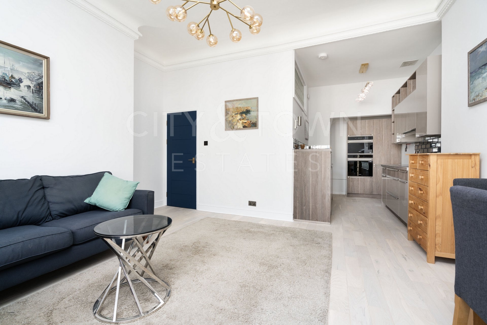 Flat Belsize Avenue in Greater London