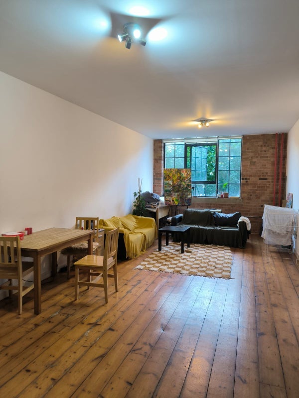 Room Back Church Lane in Greater London