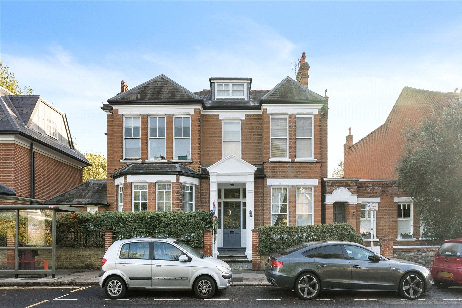 Flat Sandycombe Road in Greater London
