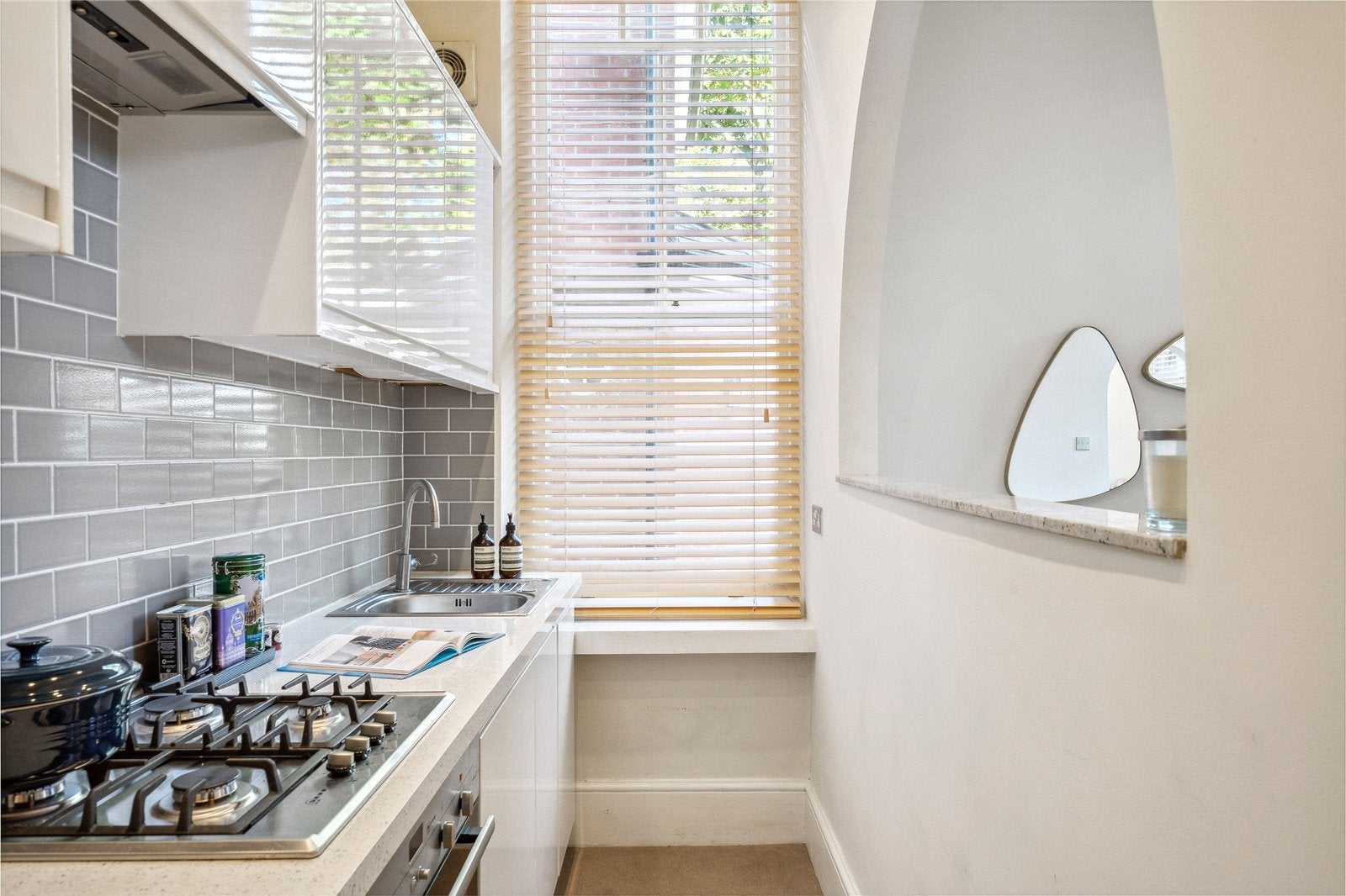 Flat Sandycombe Road in Greater London