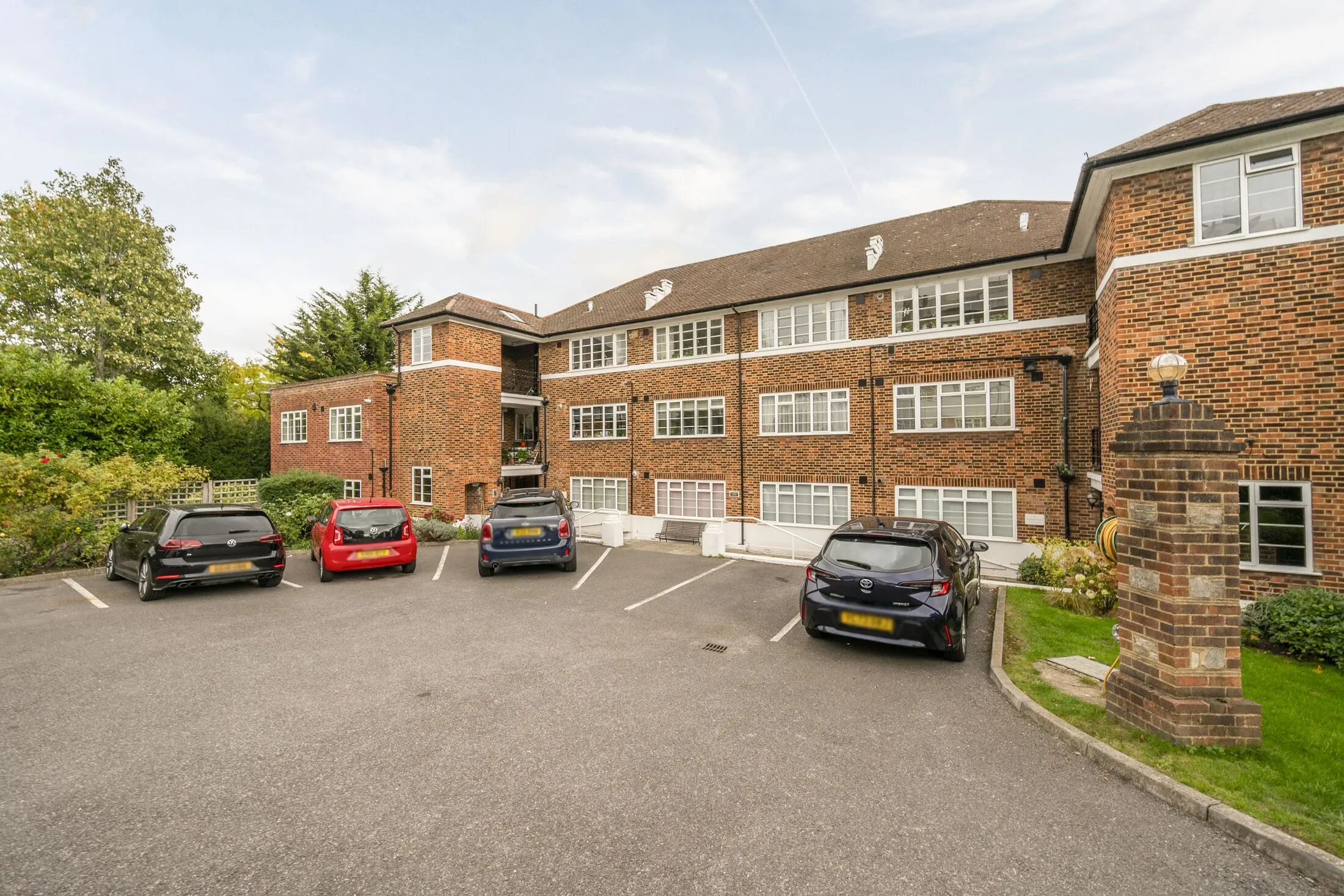 Flat Raymond Road in Greater London