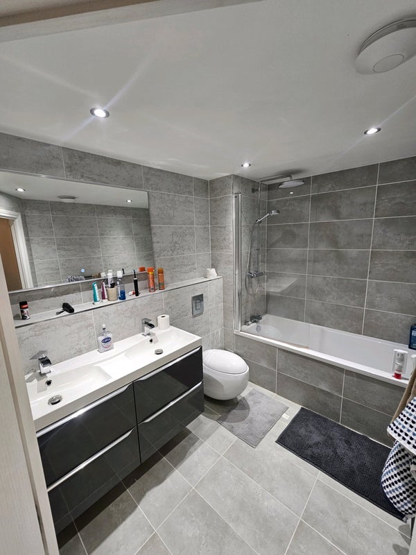 Room Milligan Drive in City of Edinburgh