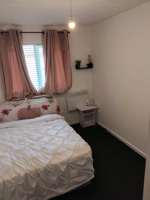 Room Evelyn Denington Road in Greater London