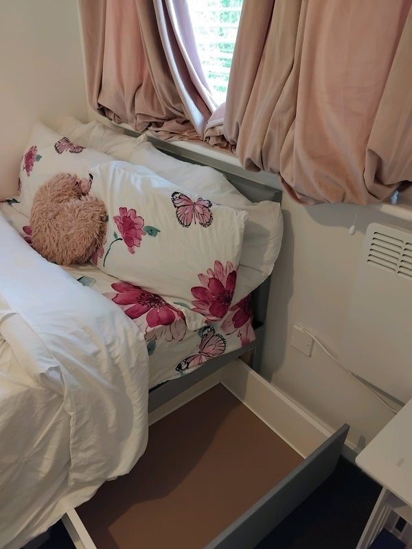 Room Evelyn Denington Road in Greater London