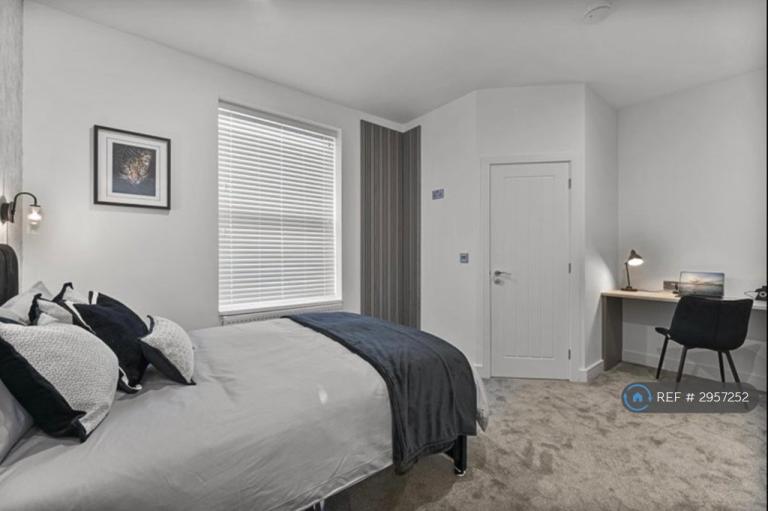 Room Burton Road in Derby