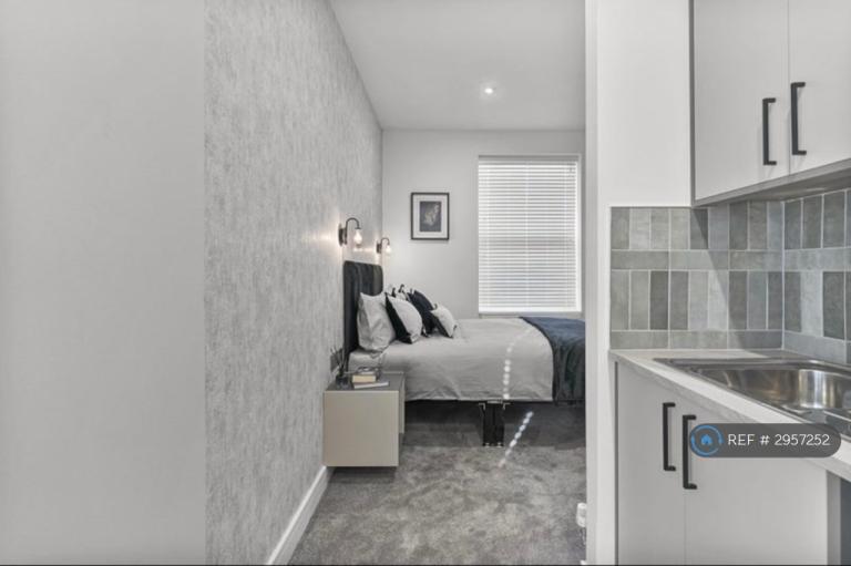 Room Burton Road in Derby