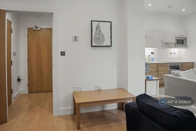 Flat Thorparch Road in Greater London