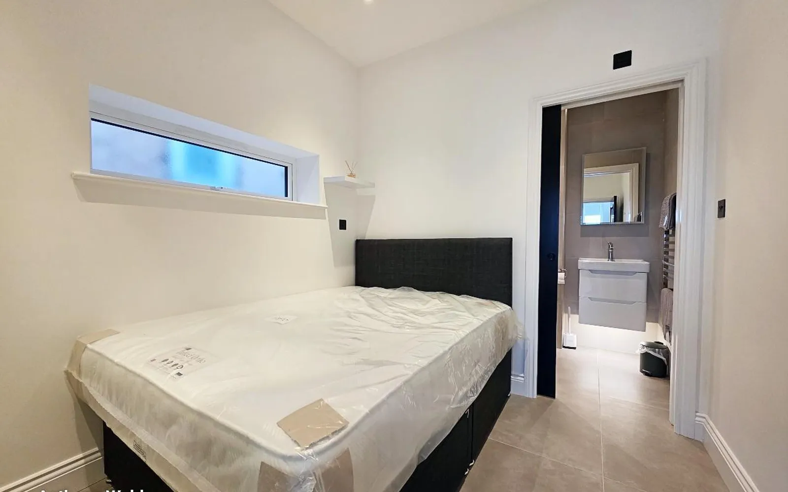 Room Burleigh Gardens in Greater London