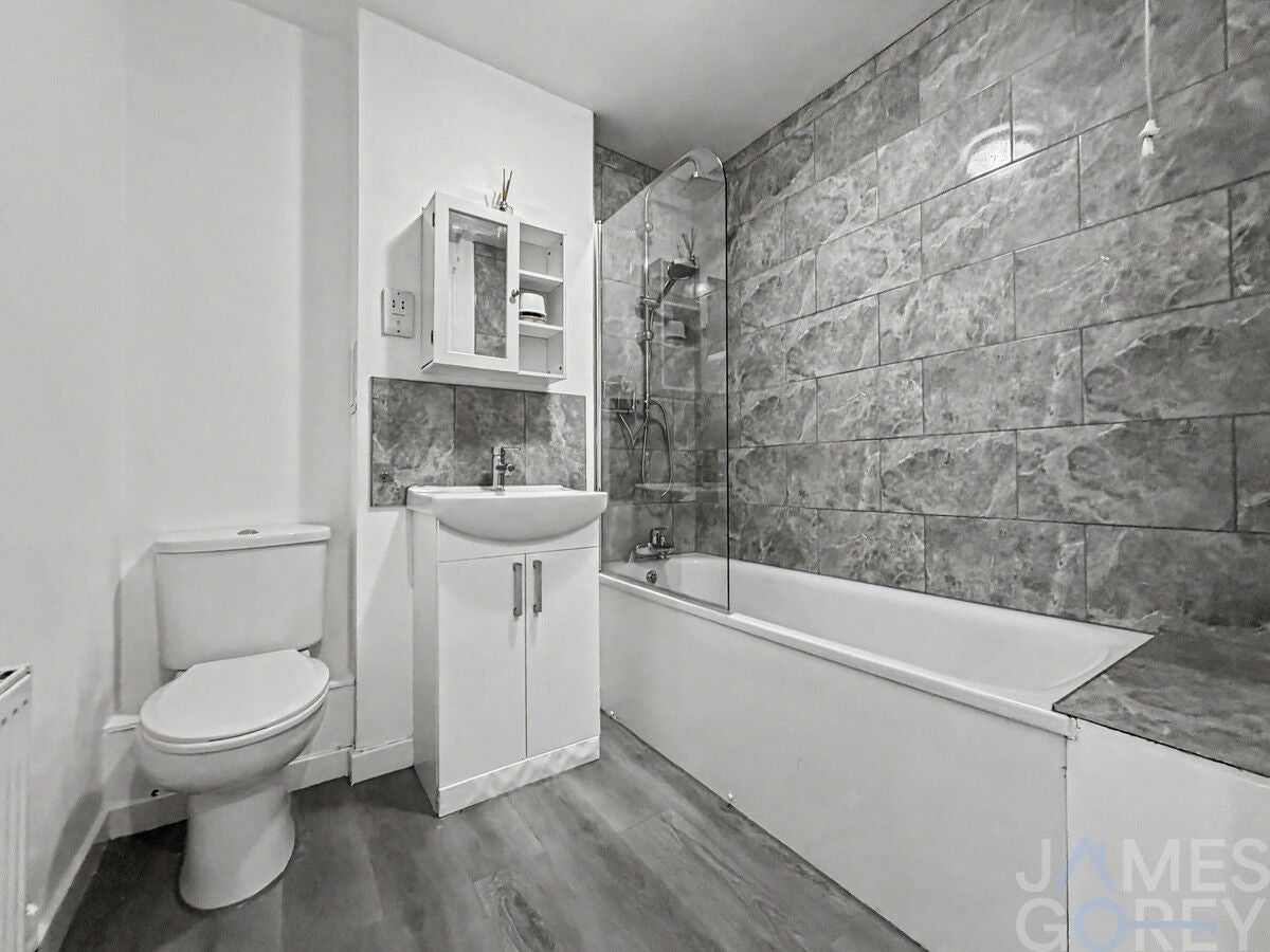 Flat Park Lane in Dartford