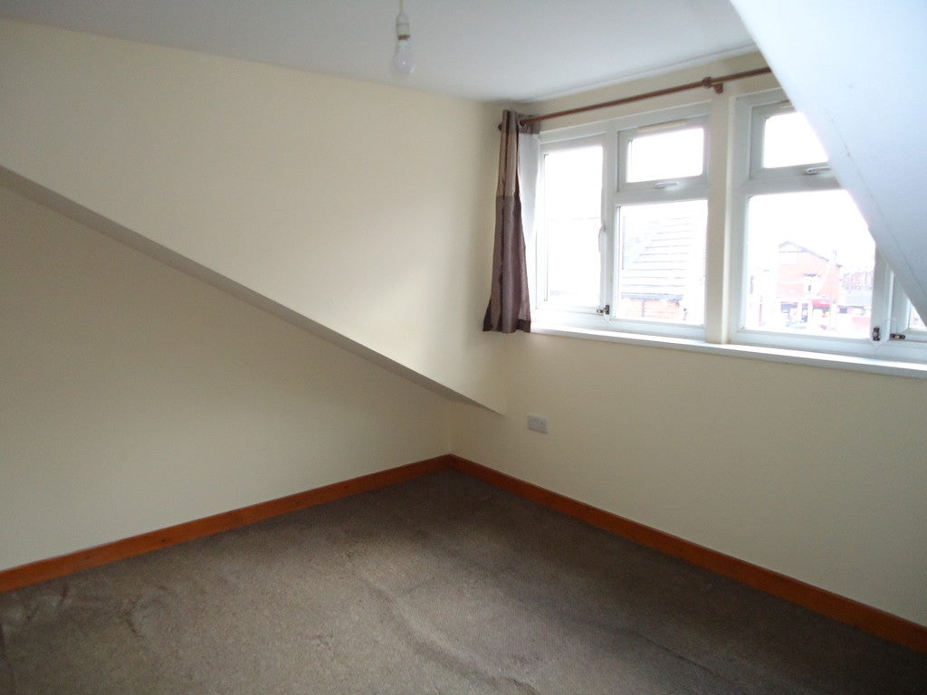 Flat Stratford Terrace in Leeds