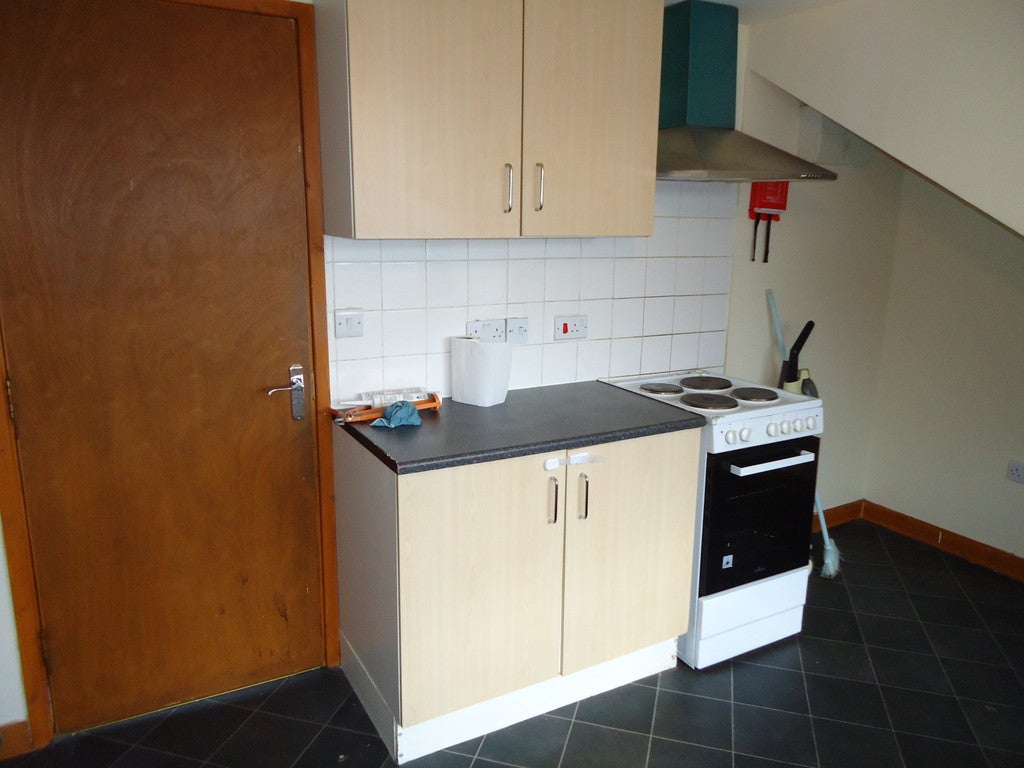 Flat Stratford Terrace in Leeds