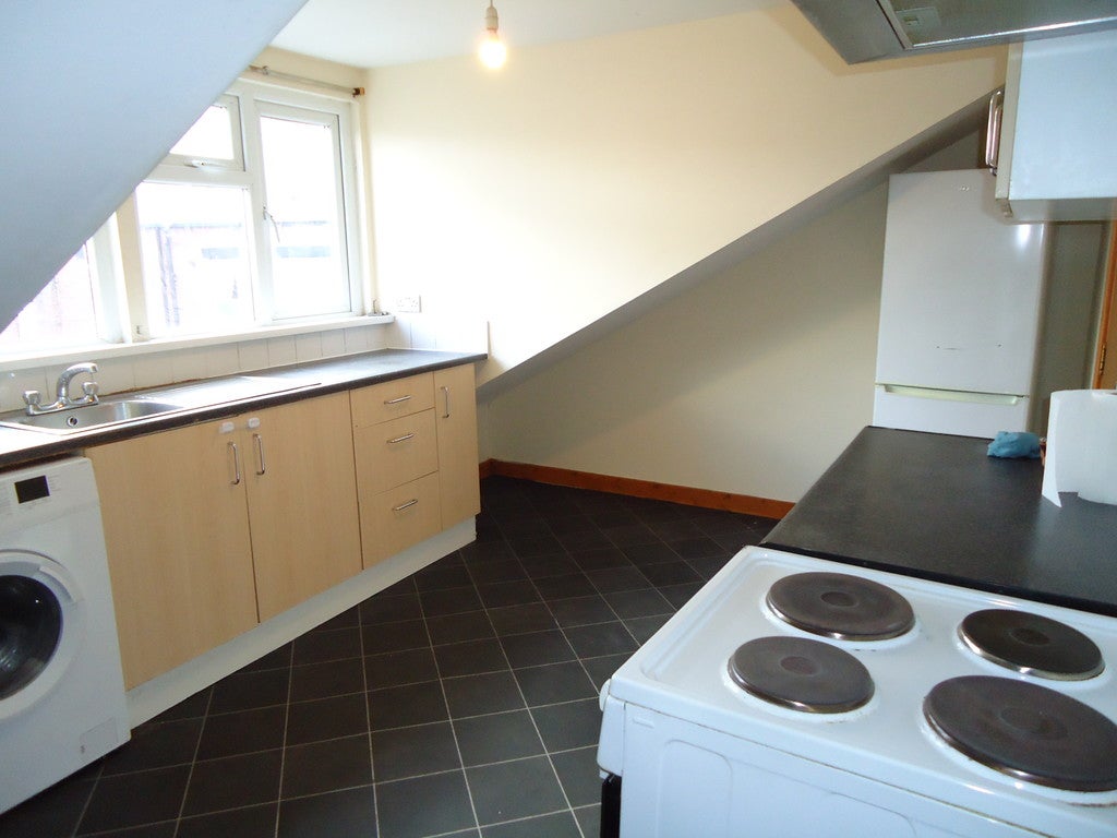 Flat Stratford Terrace in Leeds