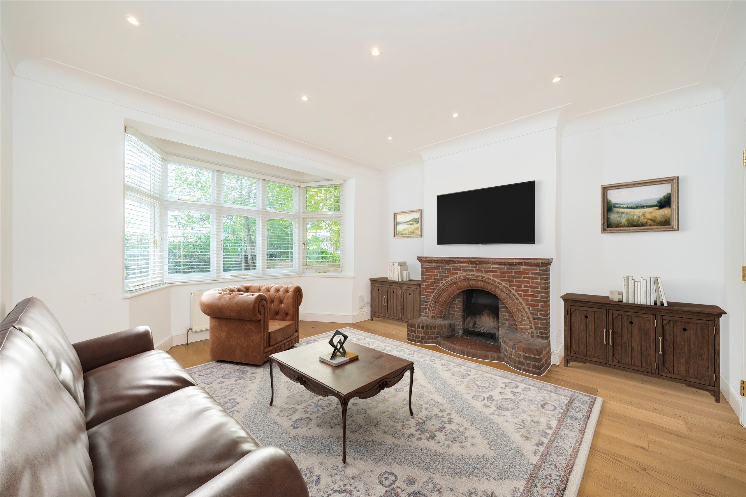 House Denehurst Gardens in Greater London