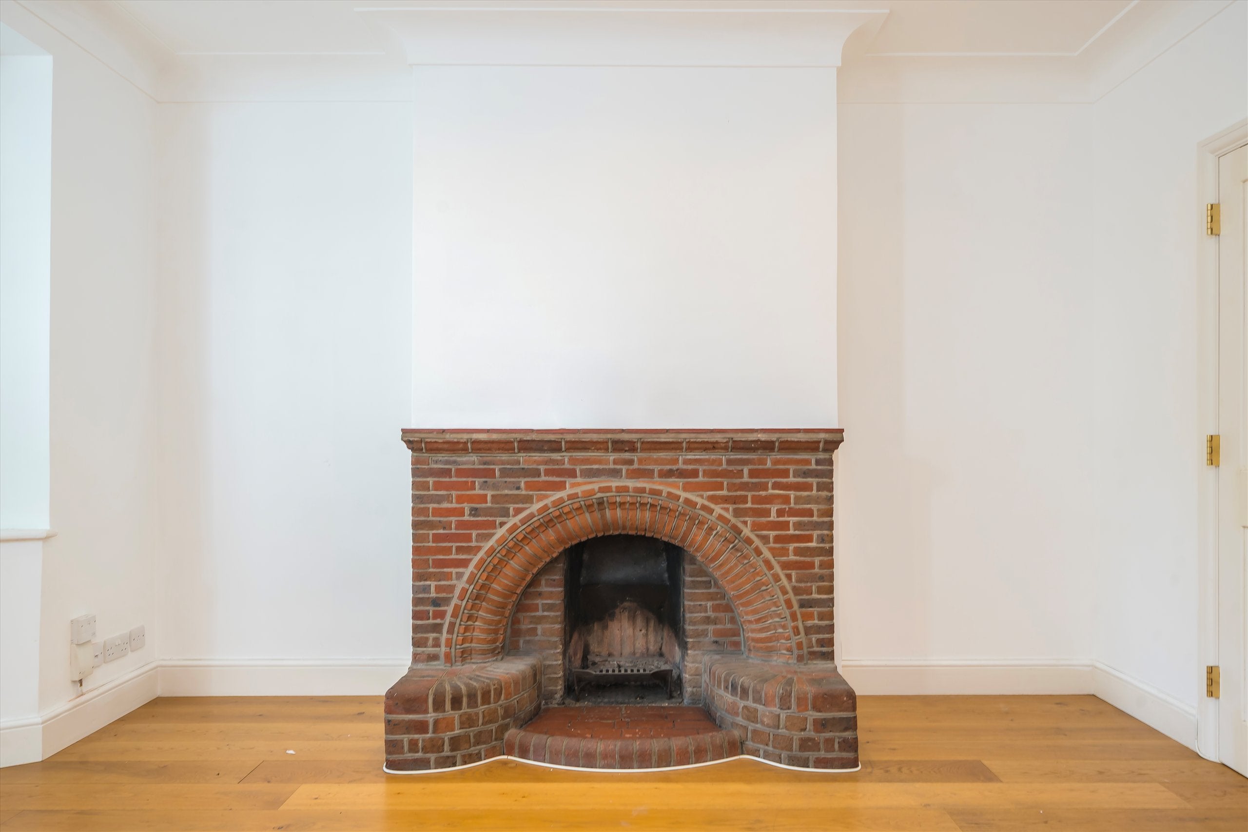 House Denehurst Gardens in Greater London