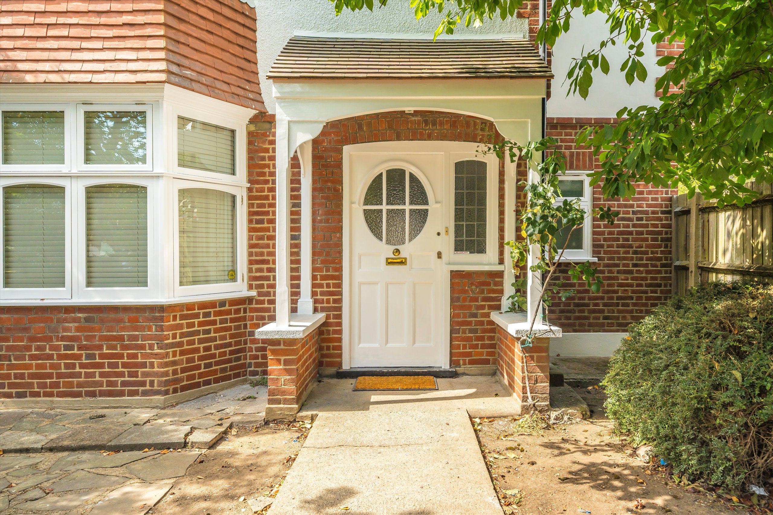 House Denehurst Gardens in Greater London
