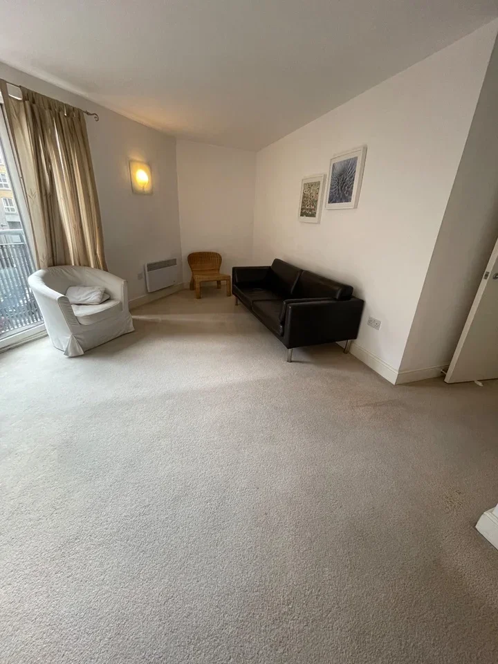 Flat Plumbers Row in Greater London