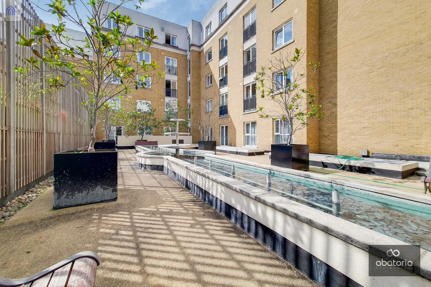 Flat Plumbers Row in Greater London
