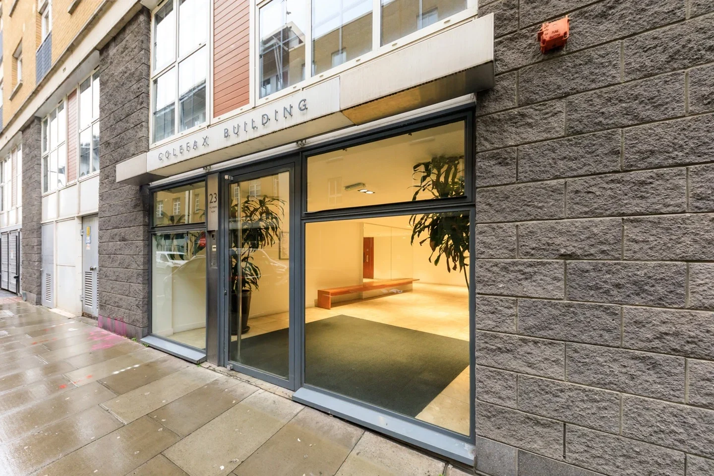 Flat Plumbers Row in Greater London