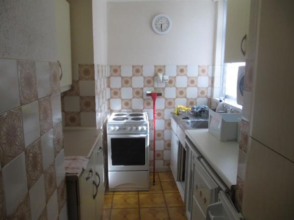 Flat Eastcote Lane in Greater London
