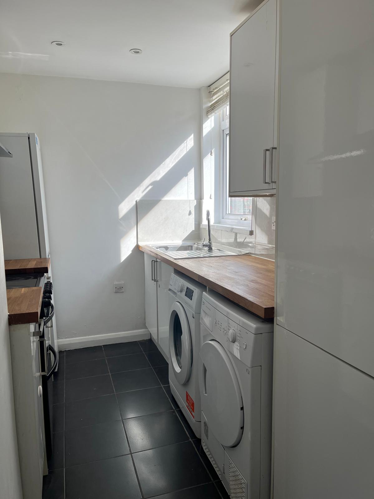 Flat Eastcote Lane in Greater London