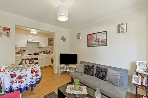 House Berwick Close in Marlow
