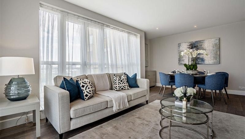 Flat Westferry Circus in Greater London