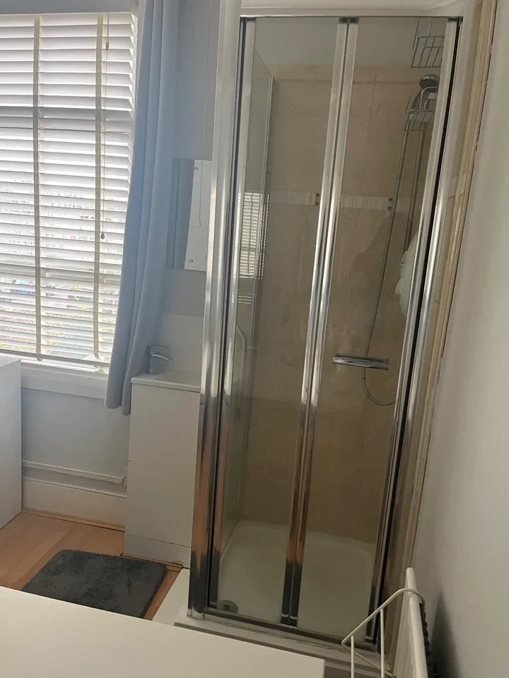 Room St. Erkenwald Road in Greater London