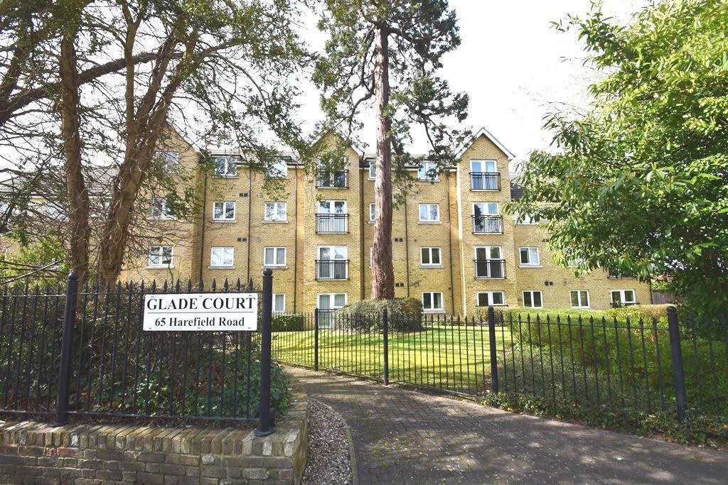 Flat Harefield Road in Greater London