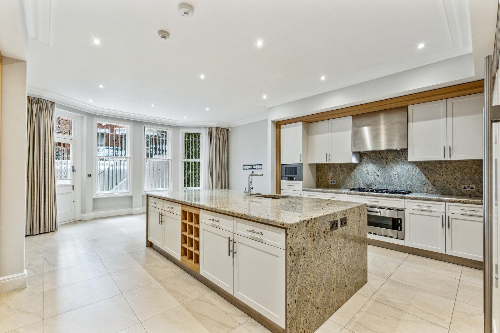 House Cheniston Gardens in Greater London