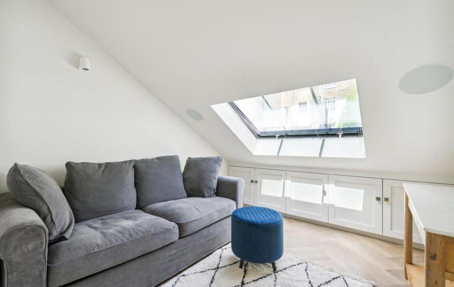 House Radnor Mews in City of Westminster
