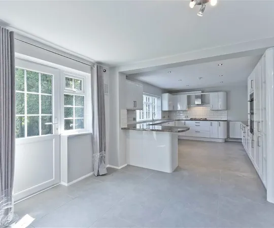 Flat Beech Close in Elmbridge