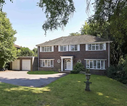 Flat Beech Close in Elmbridge