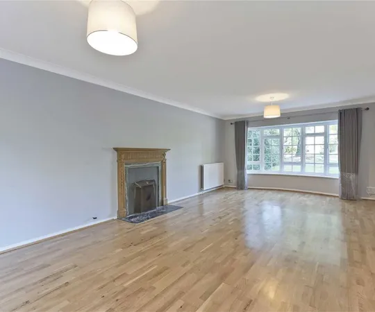 Flat Beech Close in Elmbridge
