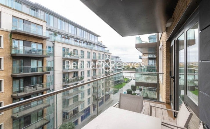 Flat Regatta Lane in Greater London