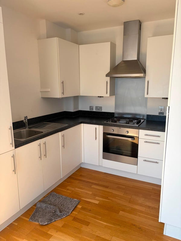 Flat Siddeley Road in Greater London