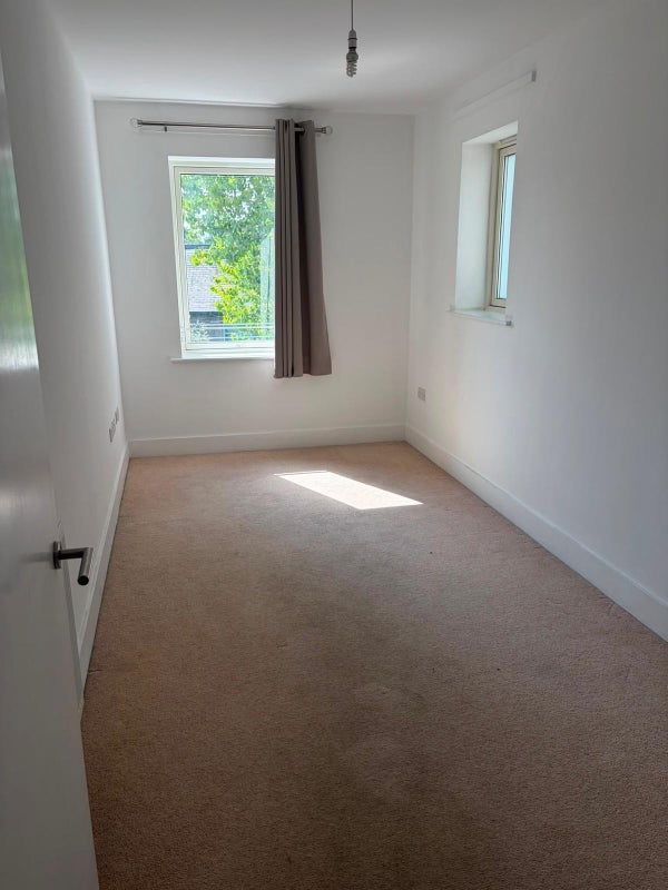 Flat Siddeley Road in Greater London