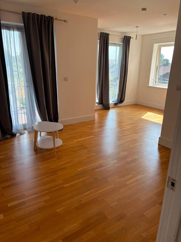 Flat Siddeley Road in Greater London
